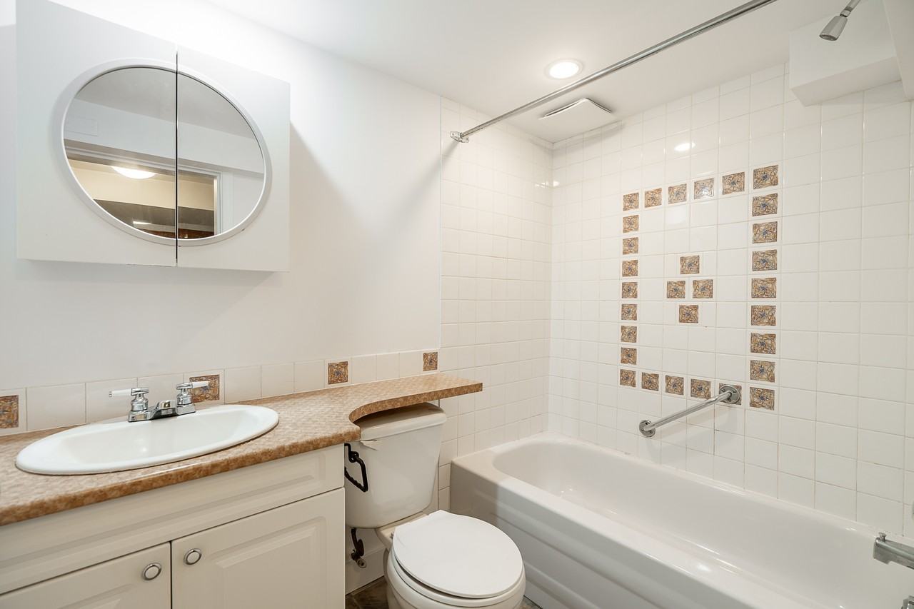 261 Osborne Road East - Photo 6 of 11