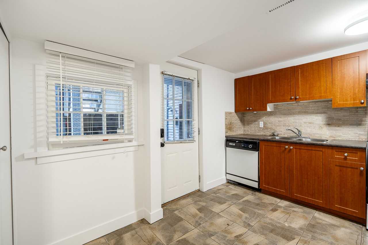 261 Osborne Road East - Photo 5 of 11