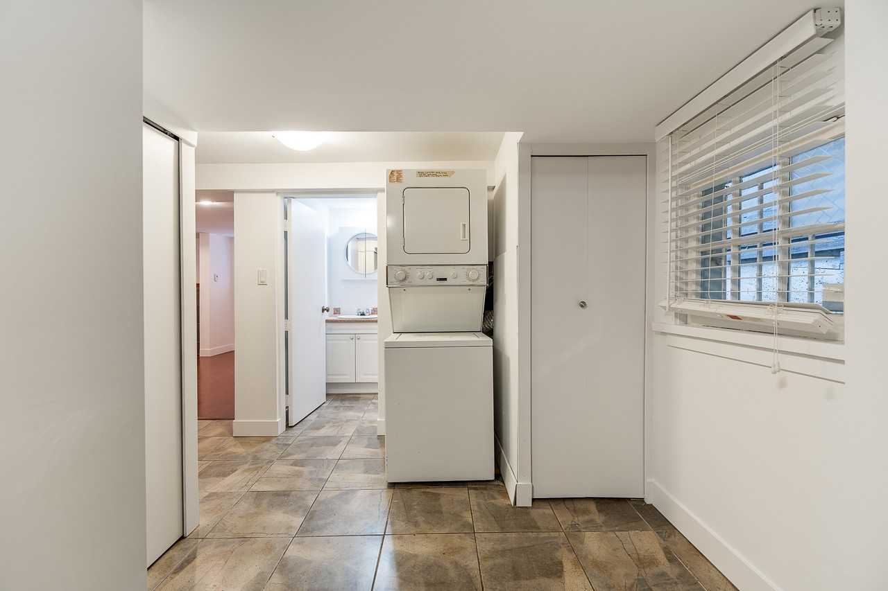 261 Osborne Road East - Photo 4 of 11