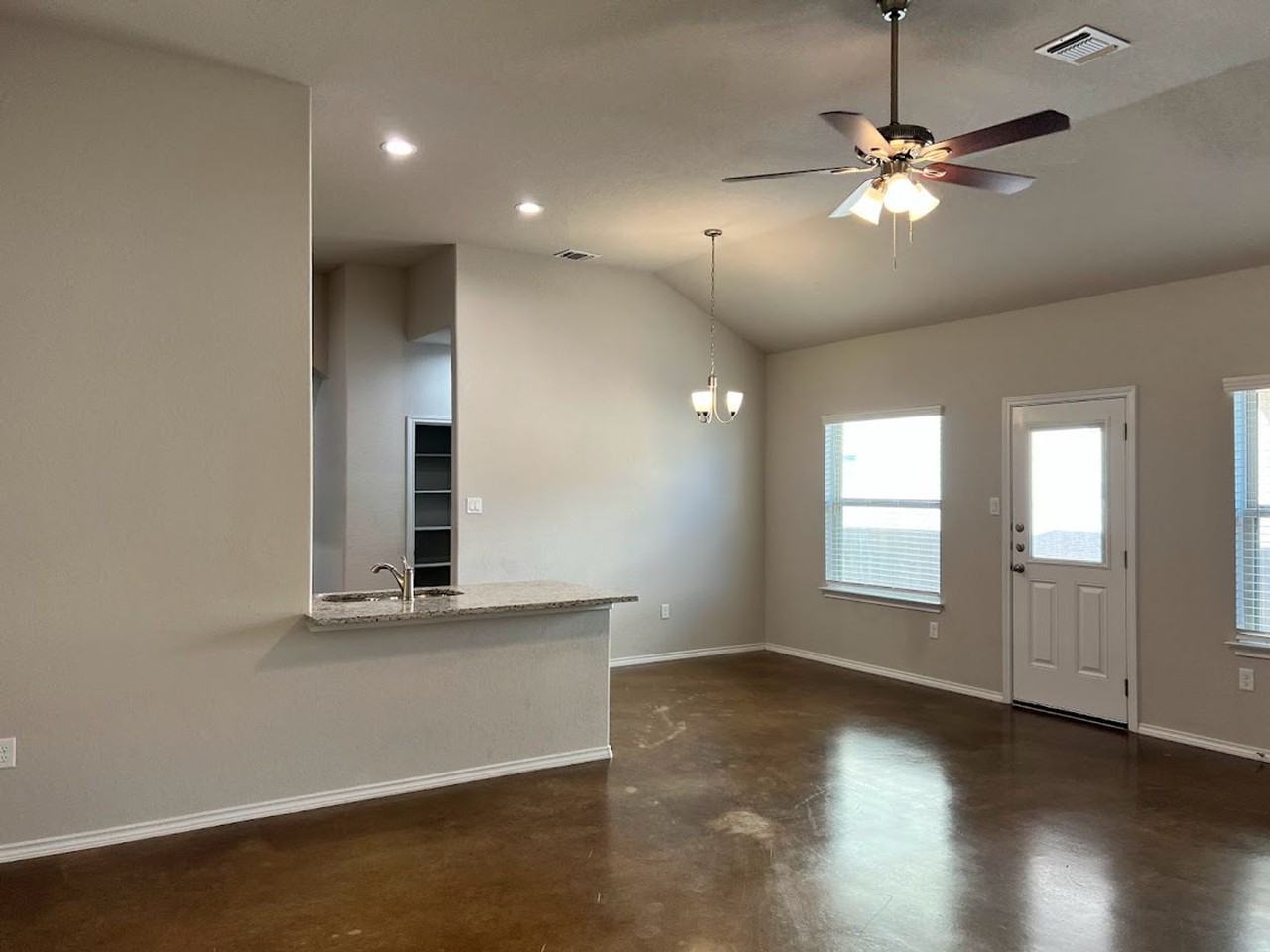 1130 Renee Way - Photo 4 of 28