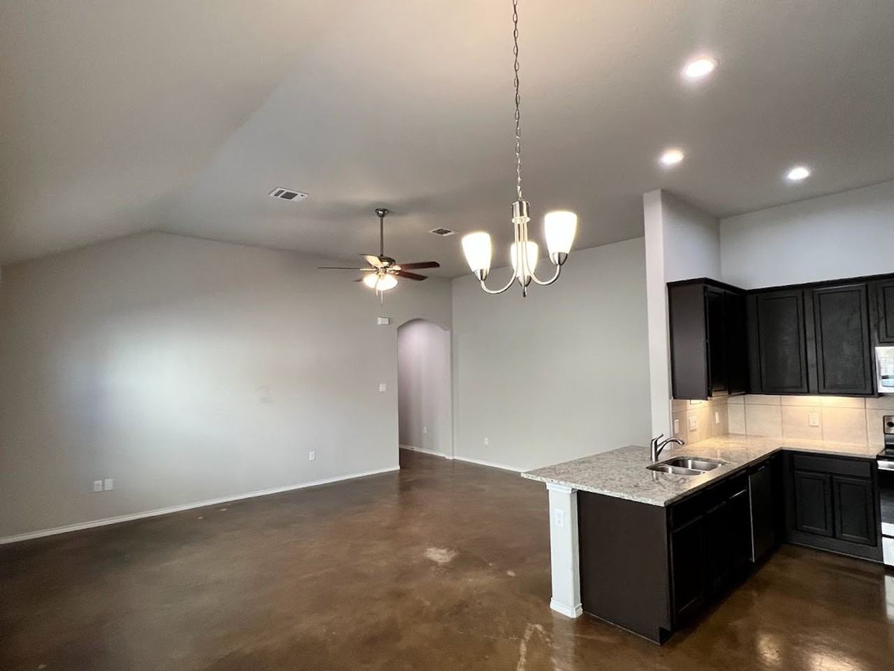 1130 Renee Way - Photo 5 of 28