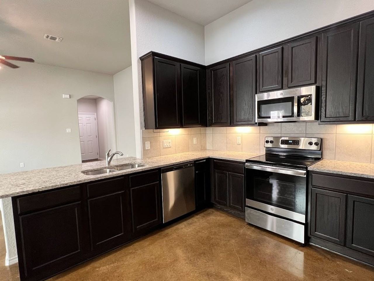 1130 Renee Way - Photo 6 of 28