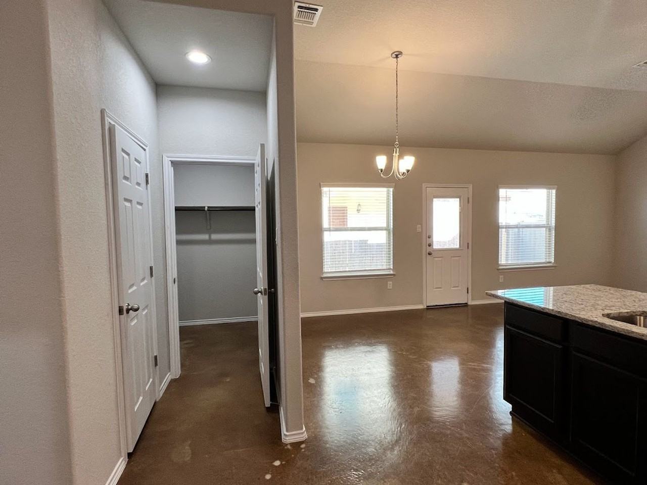 1130 Renee Way - Photo 7 of 28