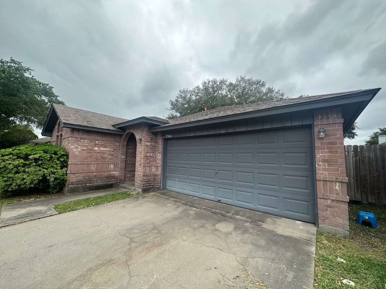 7941 Grizzley Dr - Photo 3 of 26