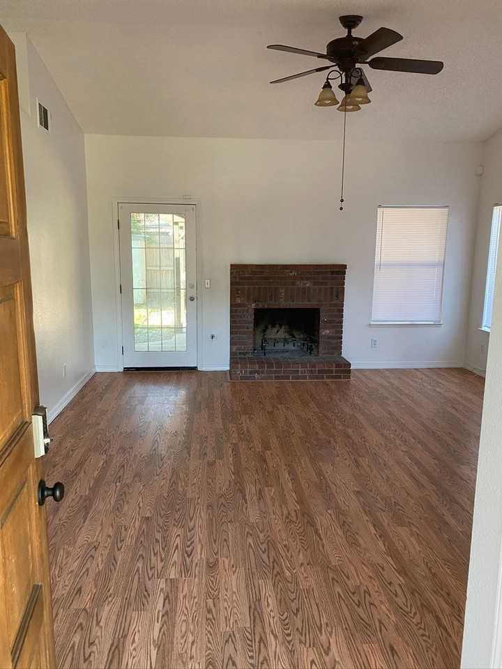 5223 W Iris Ct - Photo 6 of 25