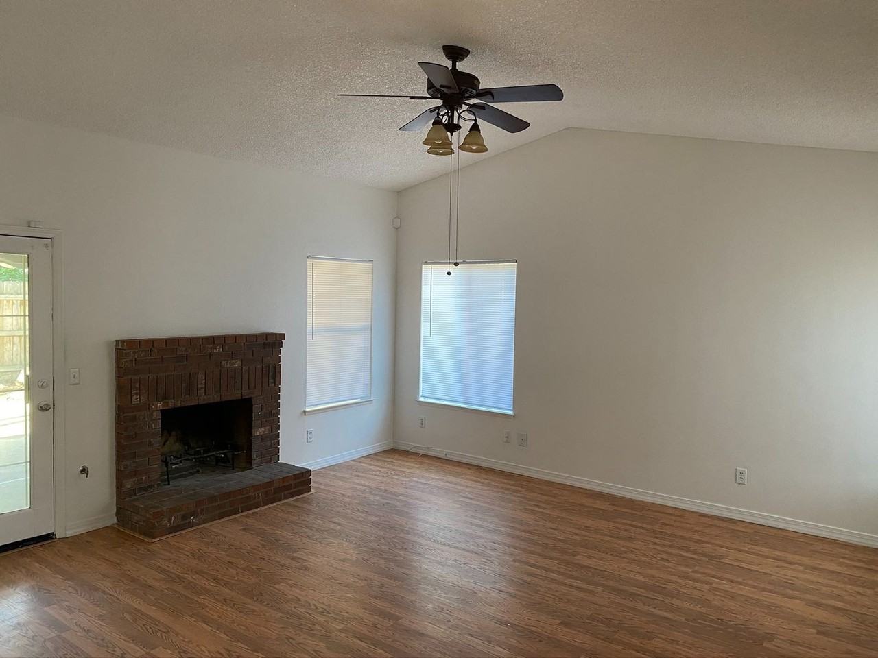 5223 W Iris Ct - Photo 7 of 25