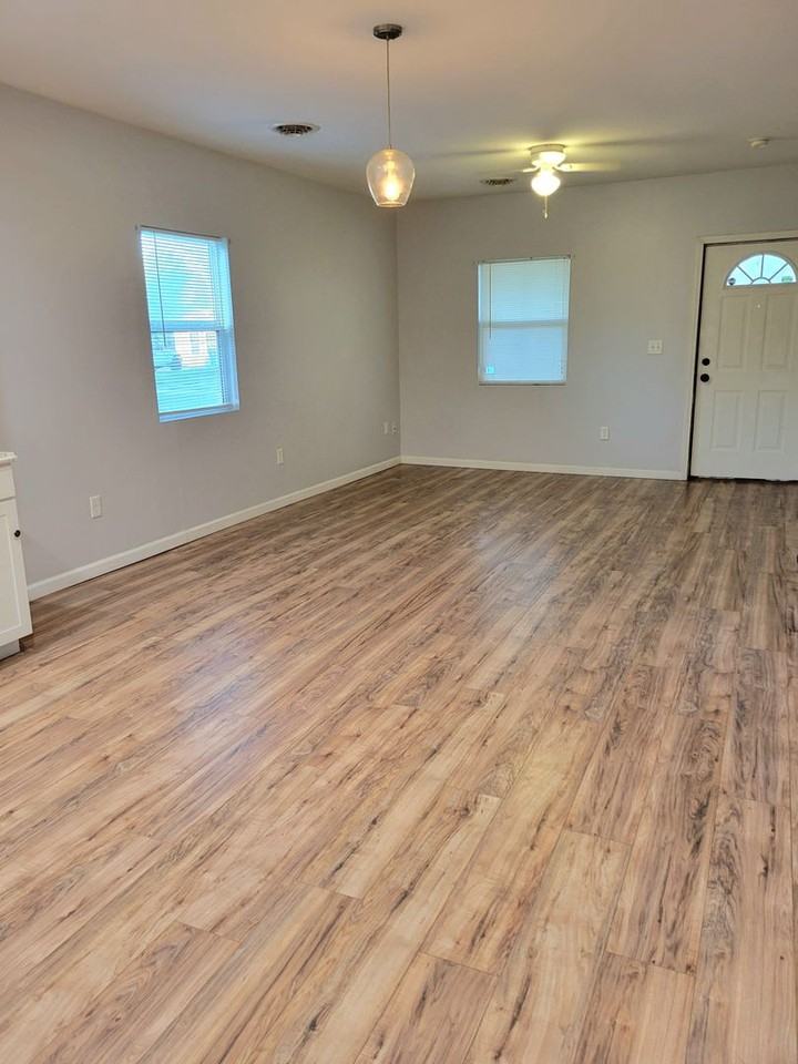 2927 Warren Ave - Photo 2 of 12