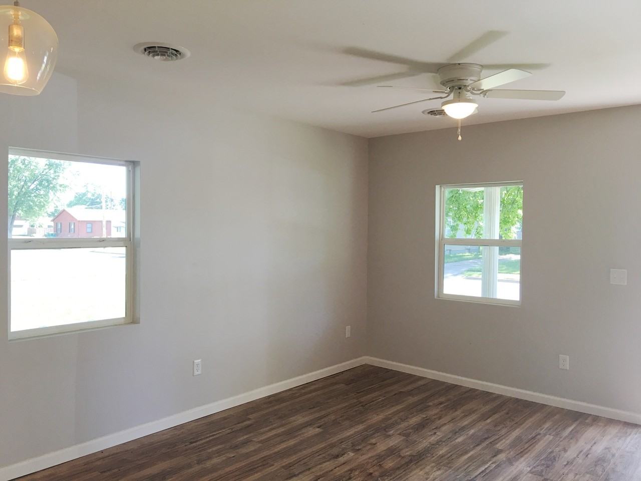 2927 Warren Ave - Photo 3 of 12