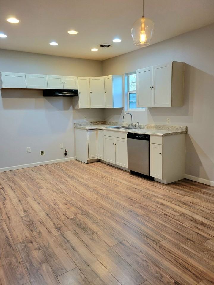 2927 Warren Ave - Photo 4 of 12