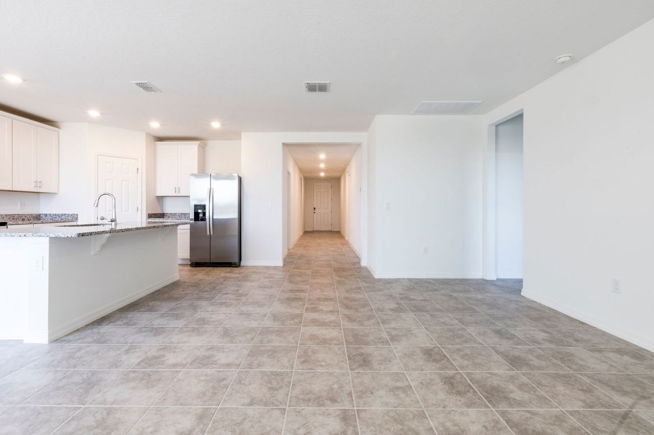 1131 Foreshore Ln - Photo 5 of 31