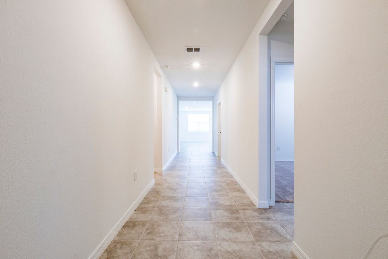 1131 Foreshore Ln - Photo 6 of 31