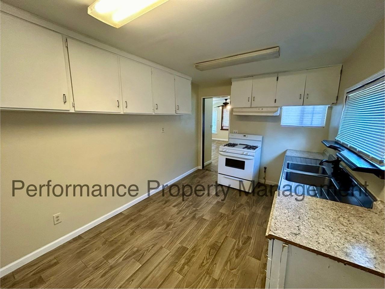 107 Plymouth Ave - Photo 3 of 7