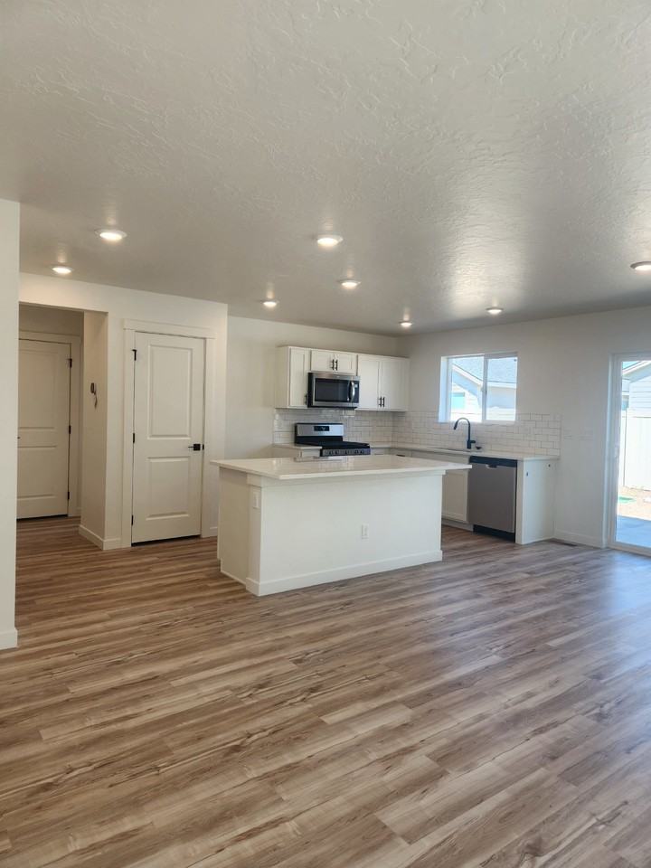 4372 S Colditz Way - Photo 2 of 11