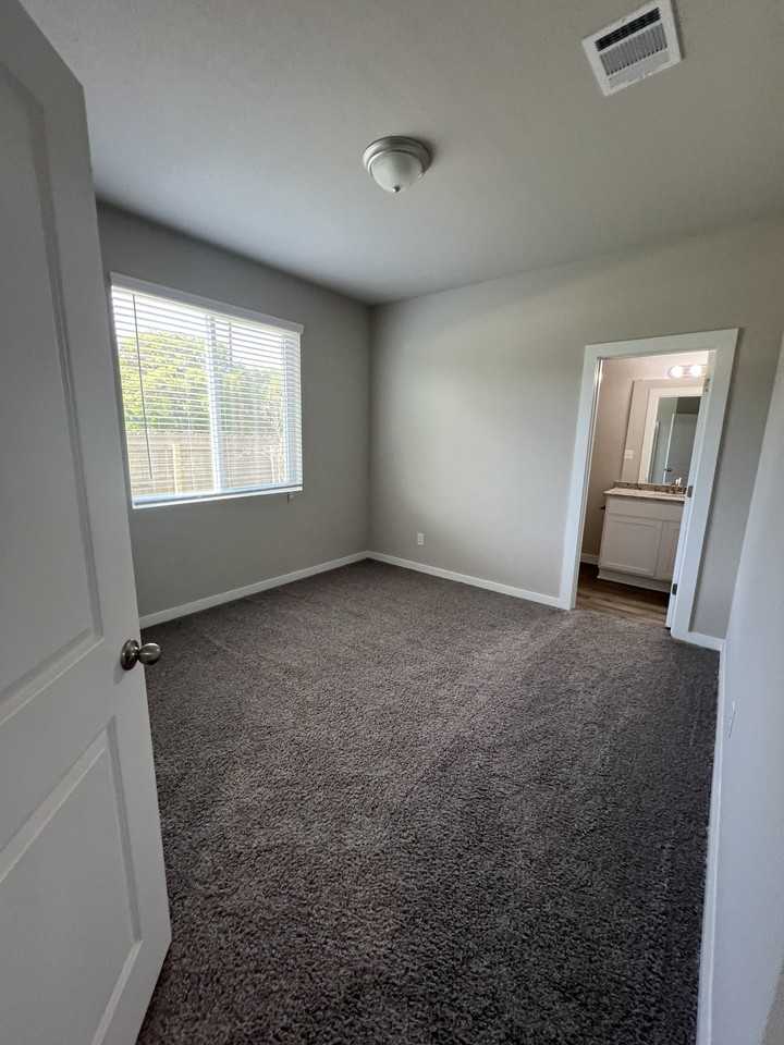 21527 Sir Walter Ln #NA - Photo 3 of 9