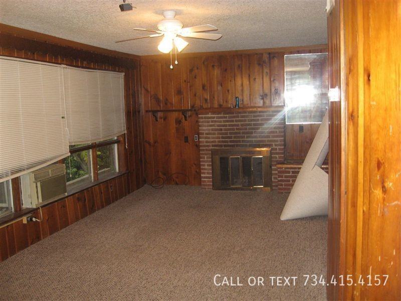 2866 Golfside Dr - Photo 3 of 13