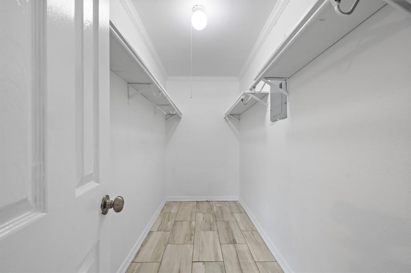 118 E Tamarind St - Photo 4 of 14