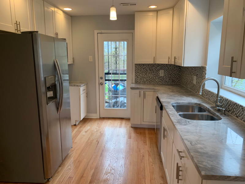 9825 S Avalon Ave - Photo 3 of 11