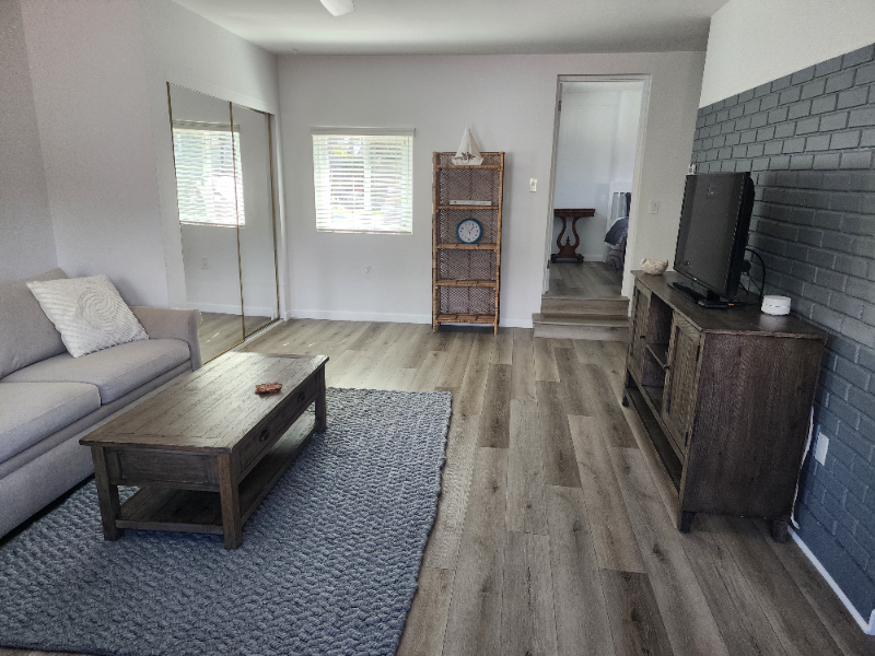 1112 N Ontare Rd - Photo 4 of 20