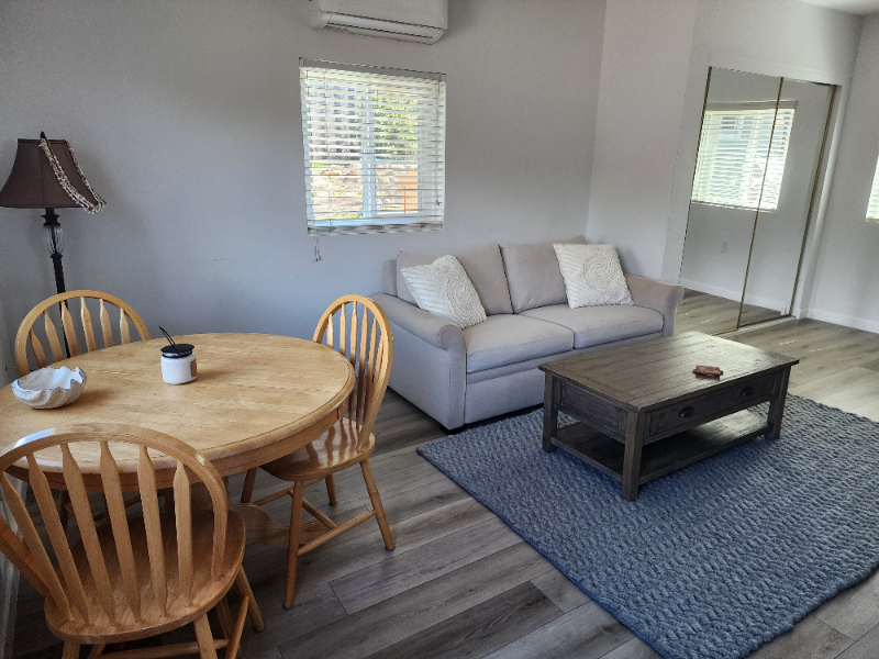 1112 N Ontare Rd - Photo 5 of 20