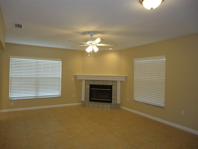 1606 Prowmore Dr - Photo 3 of 16