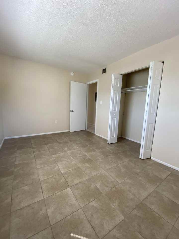 2767 Jackson St (ZIVKIDS) TURTLE RUN - Photo 3 of 5