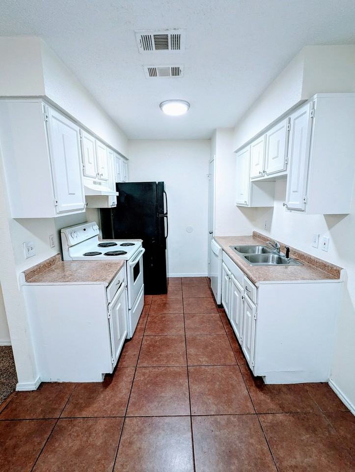 8109 Foxfire Lane, Unit C - Photo 5 of 21