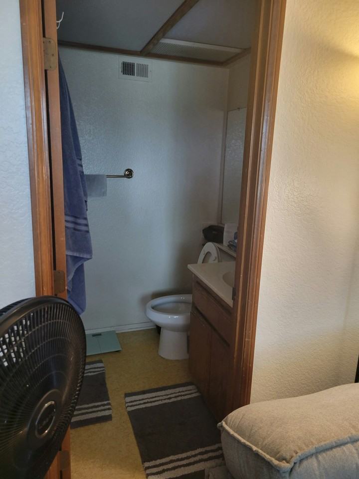 5204 Howard St - Photo 3 of 13