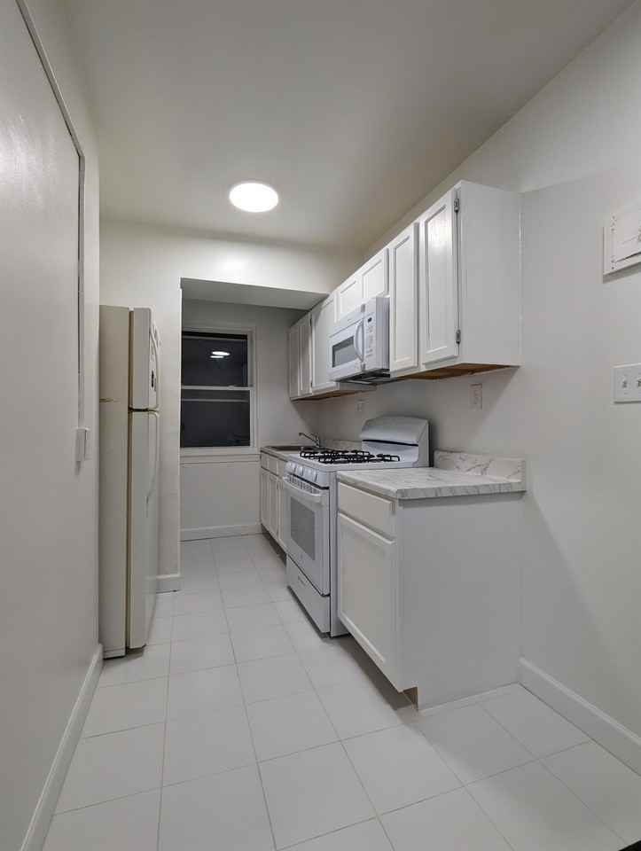 1120 46th St Ne #2 - Photo 6 of 13