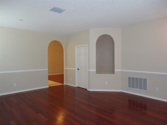 1311 Loretto Cir - Photo 2 of 13