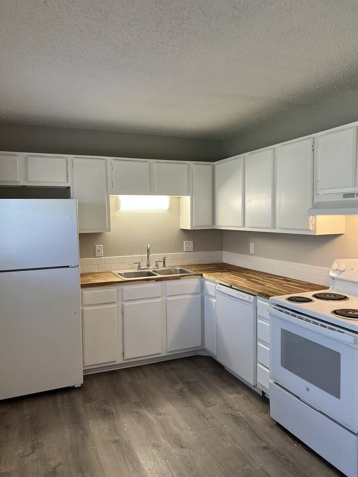 1300 Mcalpine Ave ##B - Photo 3 of 12