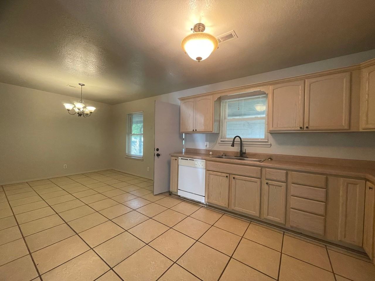 14431 South Dogwood Street East - Photo 2 of 14