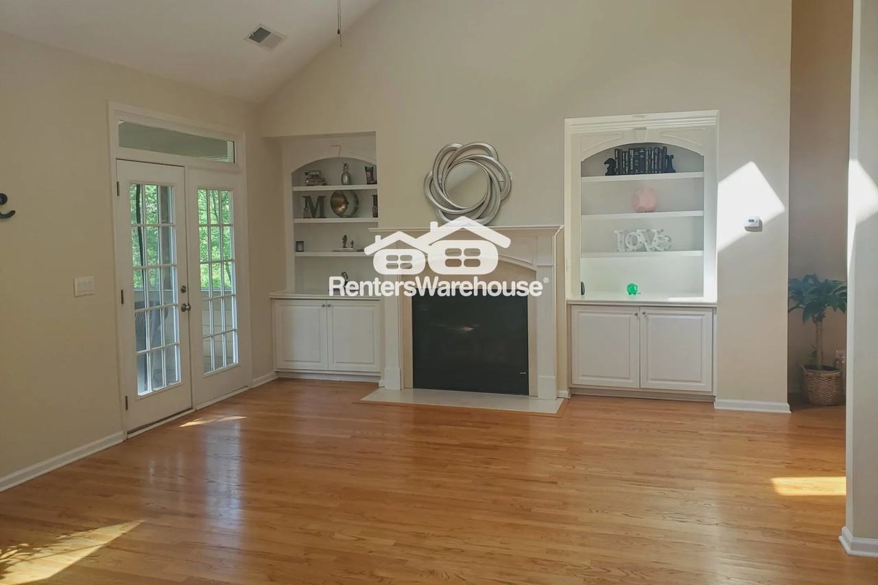 6395 Queens Court Trce - Photo 2 of 23