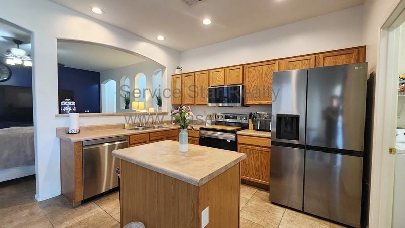 44152 W Cydnee Dr - Photo 3 of 19