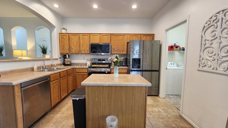 44152 W Cydnee Dr - Photo 4 of 19