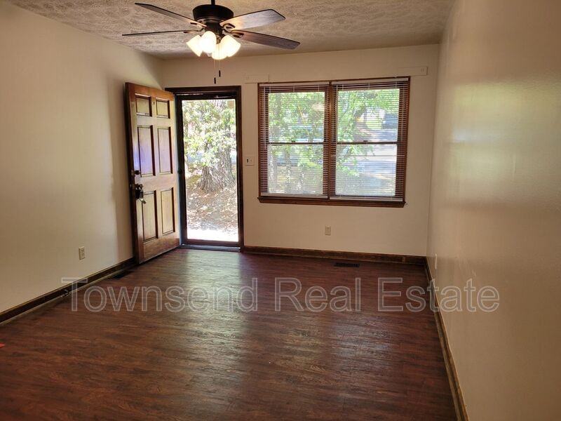 1405 Briarcliff Dr - Photo 3 of 17