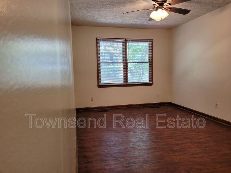 1405 Briarcliff Dr - Photo 6 of 17
