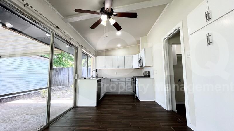 3300 Sharon Cir - Photo 3 of 32