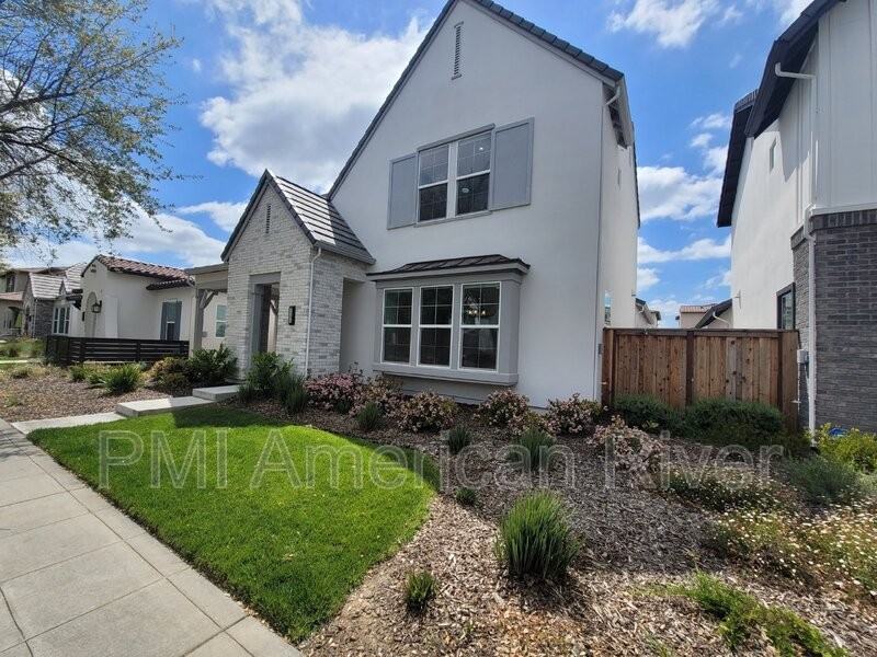 3190 Crocker Dr - Photo 2 of 29