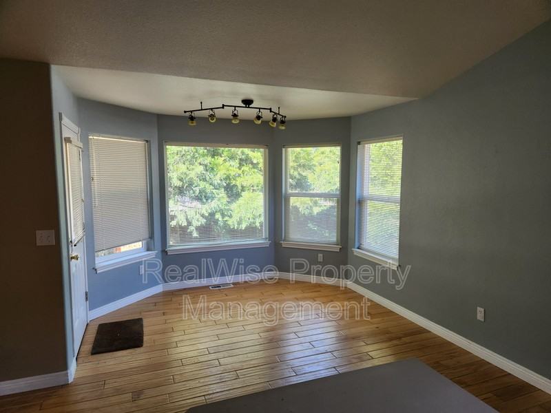 2412 Se Waldon Ave - Photo 3 of 24