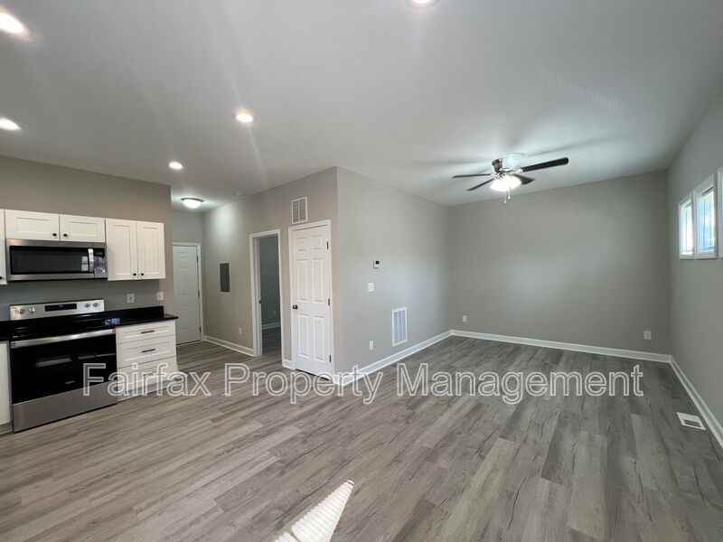 2313 Owen St #A - Photo 3 of 12