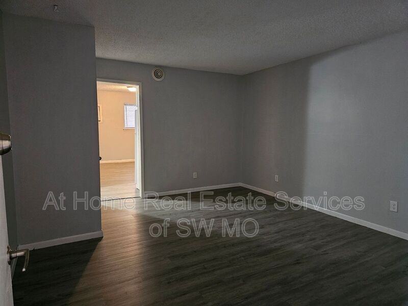 728 E Walnut St #2 - Photo 2 of 7