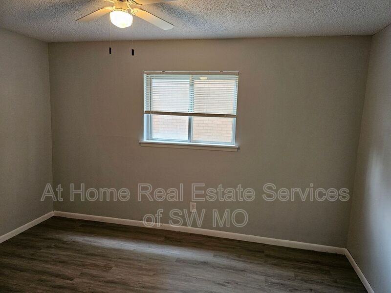 728 E Walnut St #2 - Photo 6 of 7