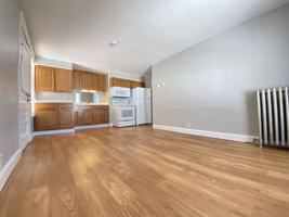 featured image of 124 3rd St #1R