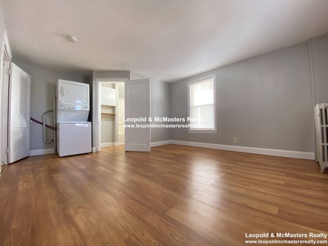 124 3rd St #1R - Photo 2 of 5