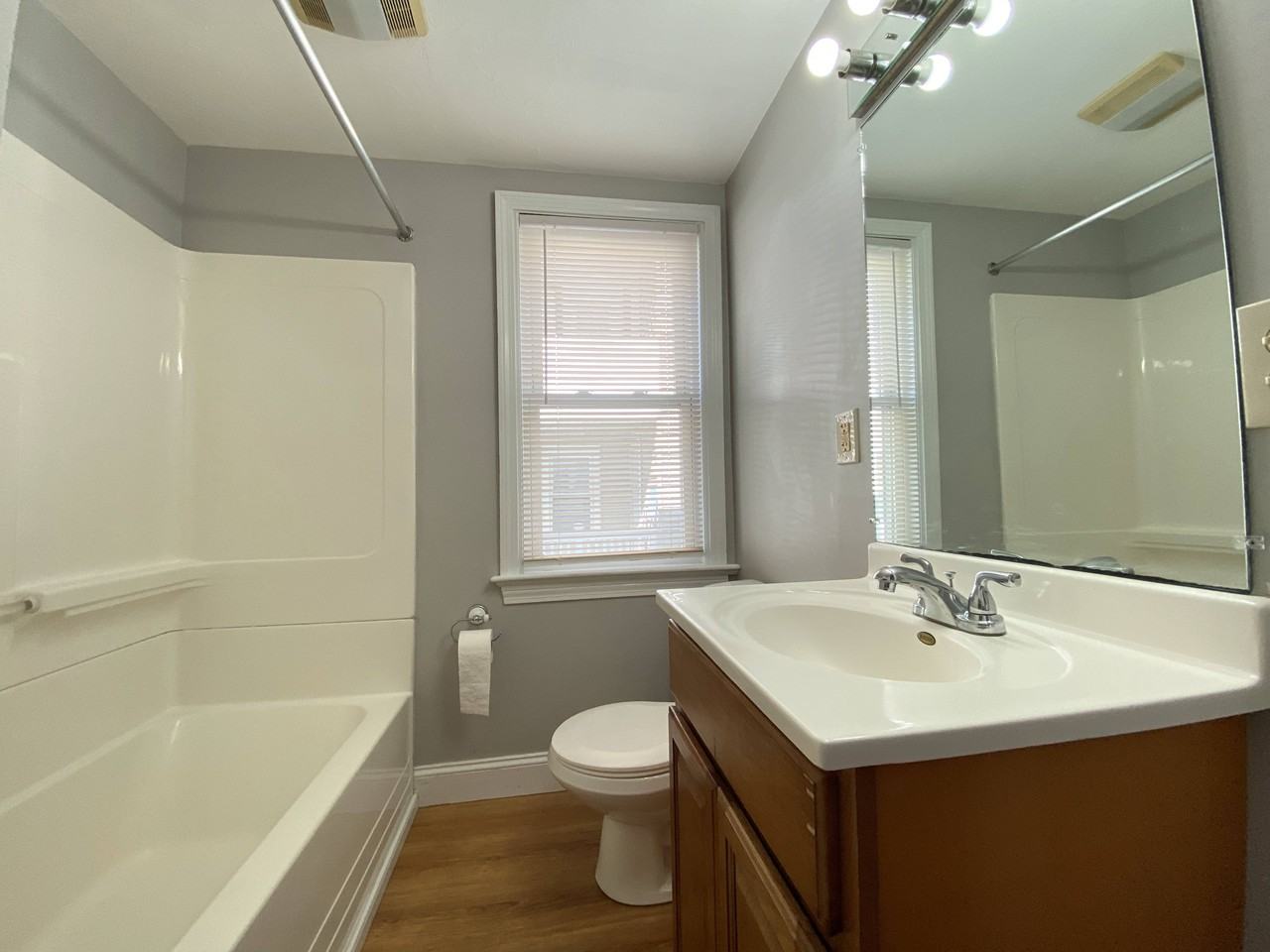 124 3rd St #1R - Photo 3 of 5