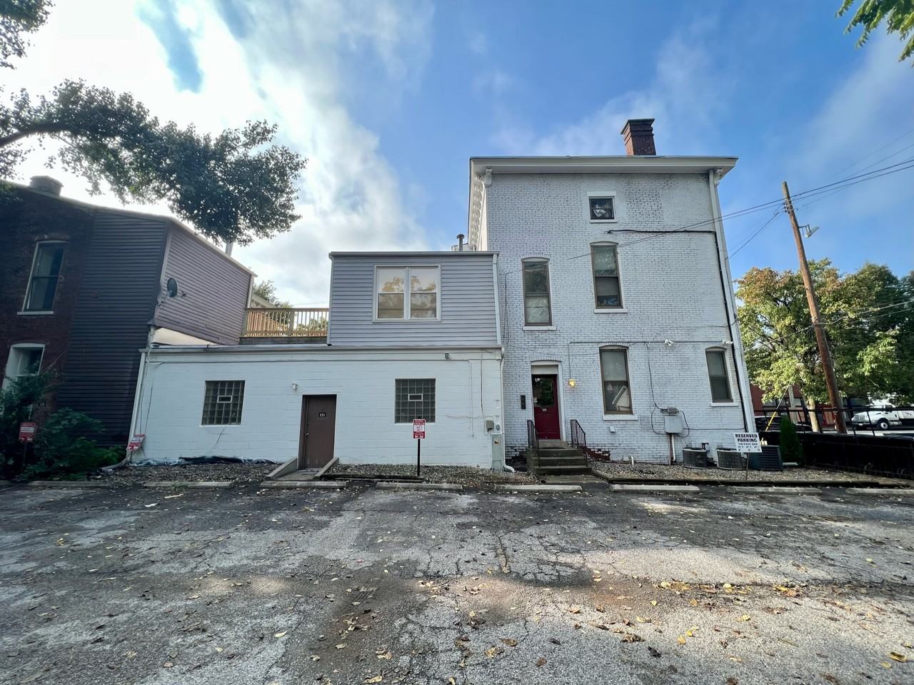 119 E Oak St - Photo 2 of 11