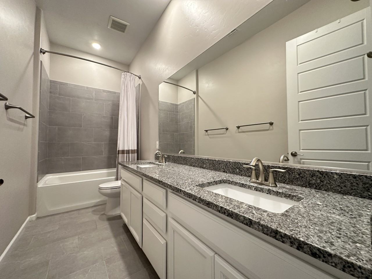 12474 N Appling Ave - Photo 6 of 39