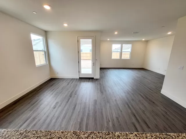 832 Loon St - Photo 2 of 15