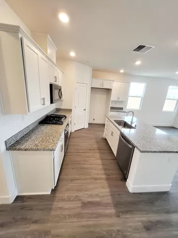 832 Loon St - Photo 3 of 15