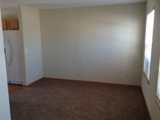 1375 Willowbrook Dr - Photo 2 of 7